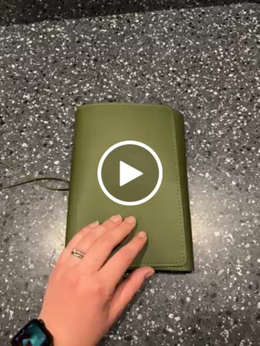 Customer video review of Refillable Folio - OLIVE GREEN TRIFOLD