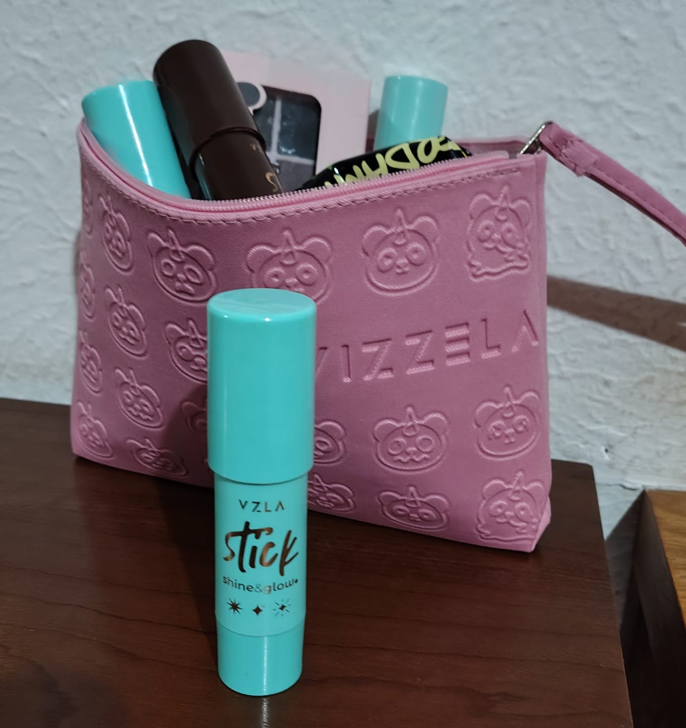 Customer photo review of Shine And Glow – Iluminador Em Stick – Vizzela