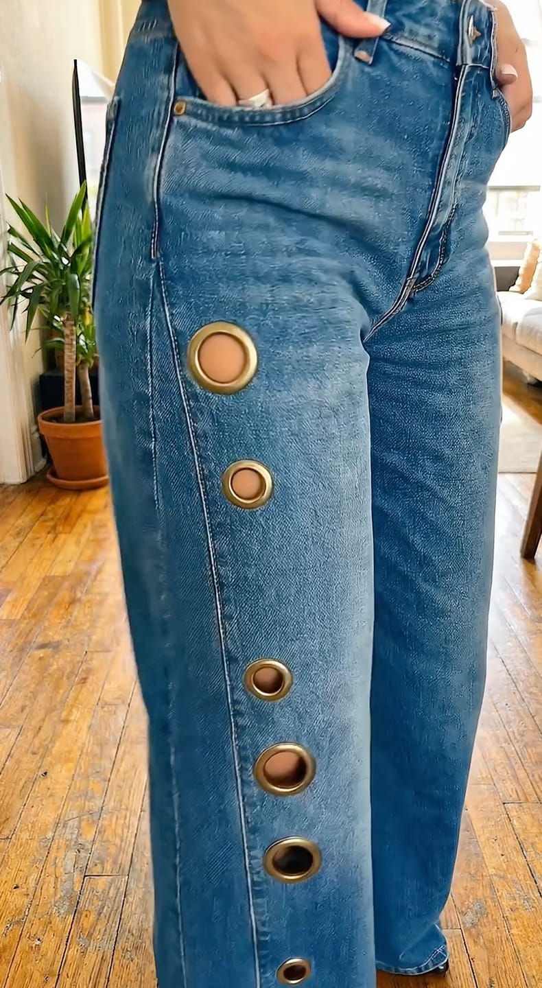 Customer photo review of High Waisted Loose Buttoned Geometric Hollow Pockets Split-Joint Jean Pants Bottoms