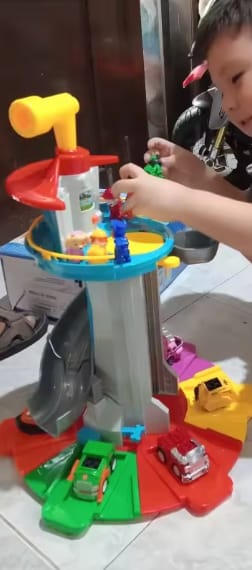 Customer photo review of Auto Rennbahn Spielset Kinder | Fahrzeuge mit Rutschbahn