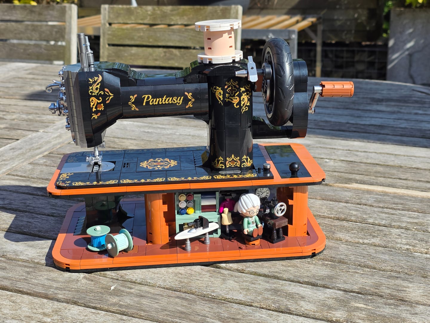 Customer photo review of Pantasy Hand Crank  Sewing Machine 85028
