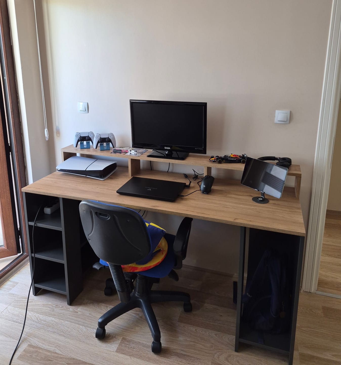 Customer photo review of Rani HA110 Raflı Oyuncu Bilgisayar Masası 160 Cm Çalışma Masası Sepet Ceviz - Antrasit