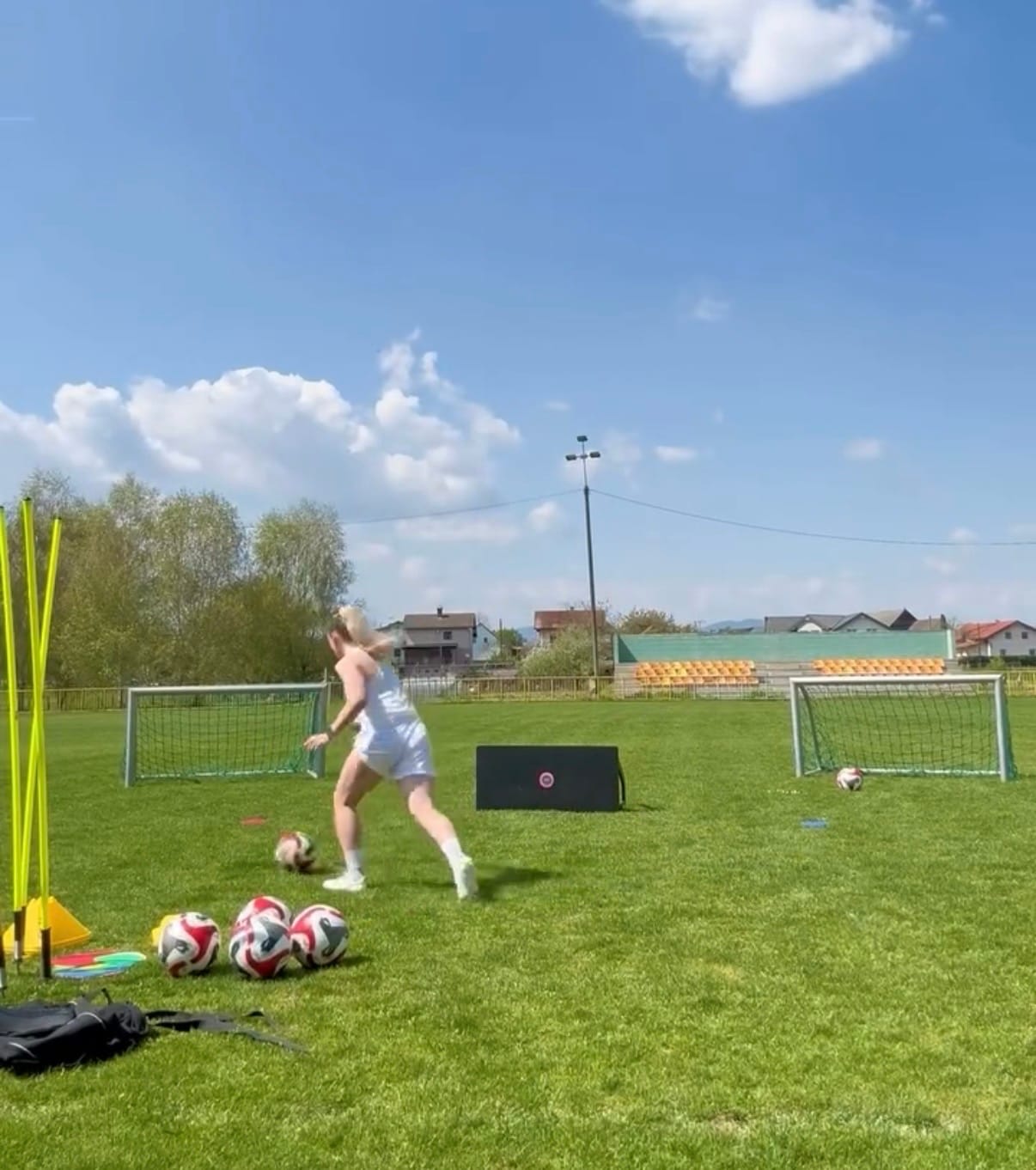 Customer photo review of Voon Football Rebounder