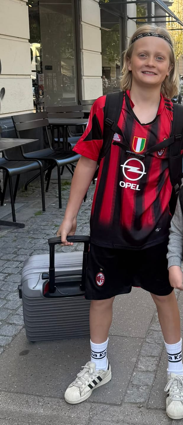 Customer photo review of Paolo Maldini AC Milan 2004/2005 Kids Home Retro Football Jersey Kit