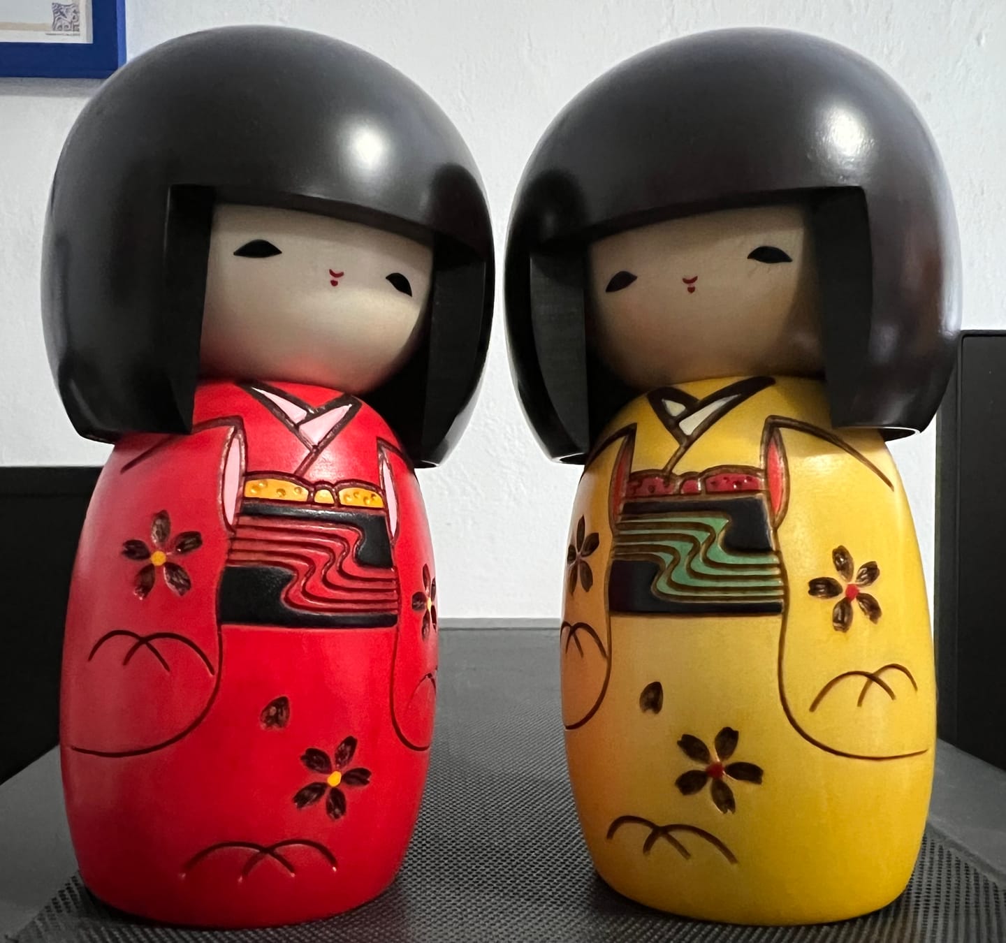 Customer photo review of Muñeca Kokeshi Amarilla