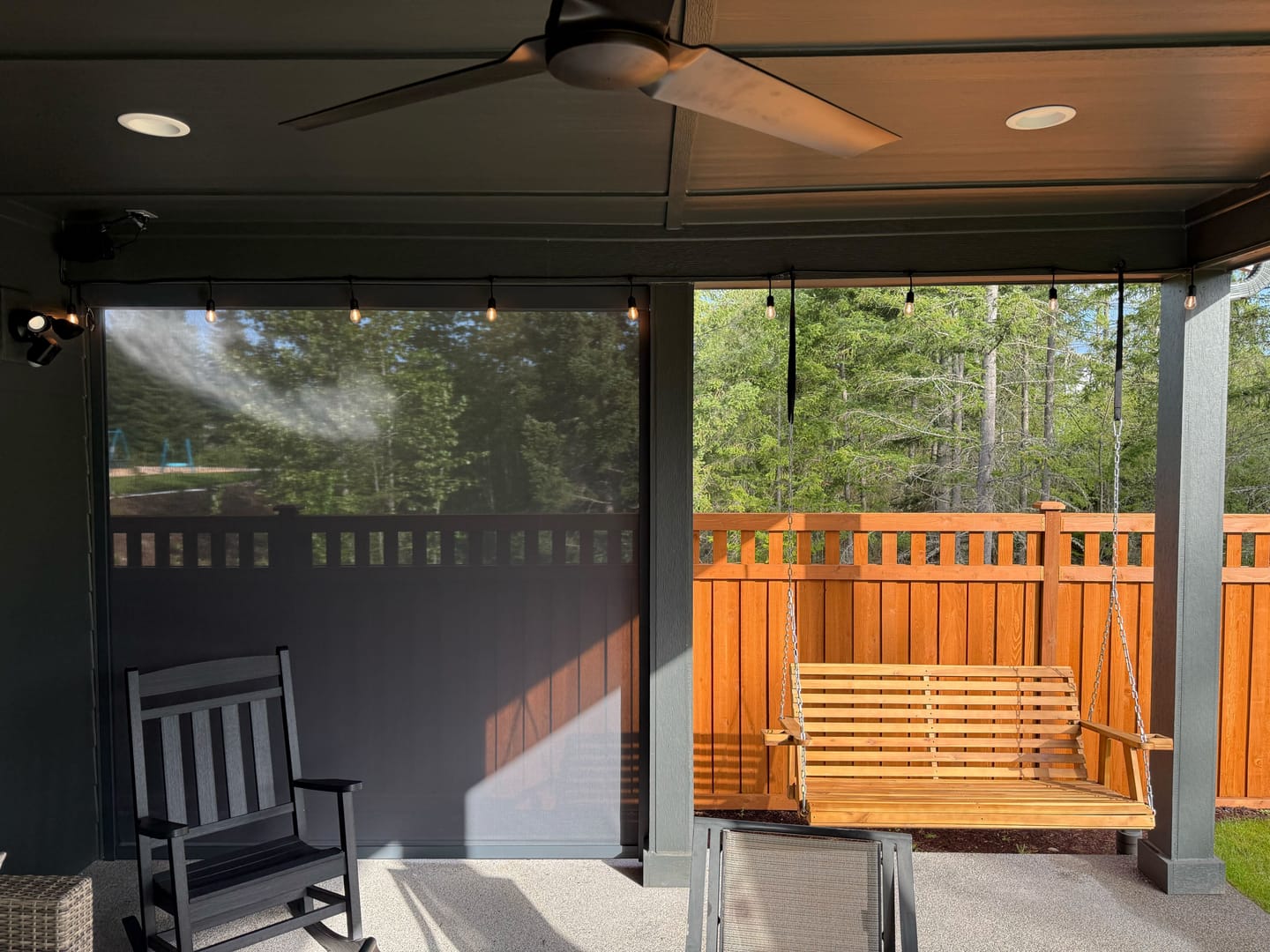 Customer photo review of SmartWings Motorized Zipper Track Windproof Outdoor Shades