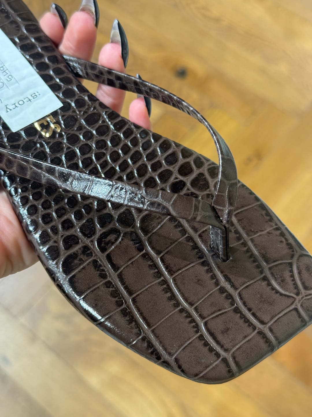 Customer photo review of כפכפי עור לנשים דמוי  קרוקודיל Square Toe Lily Croc