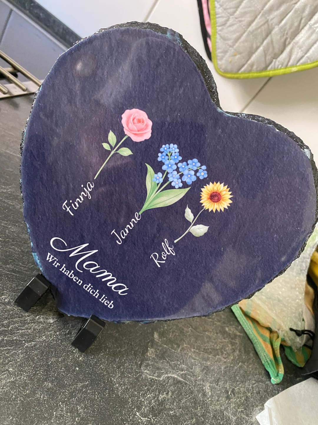 Customer photo review of Mama Geschenk mit Blumen und Namen - Personalisiertes Schieferherz (15x15)