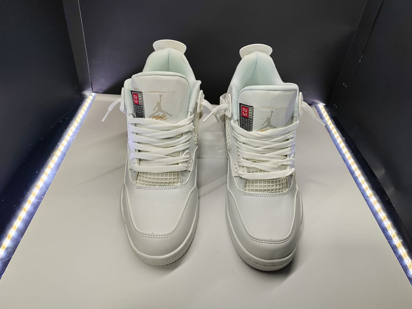Customer photo review of Tenis Retro 4 Blanco Total