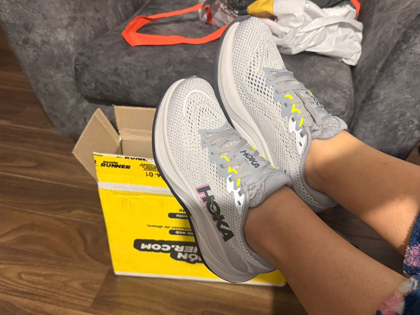 Customer photo review of Hoka Rincon 4 Mujer Grey Skies Foggy Grey
