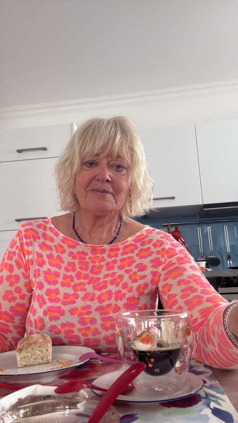 Customer photo review of LONGSLEEVE CASHMERE LEO NEO