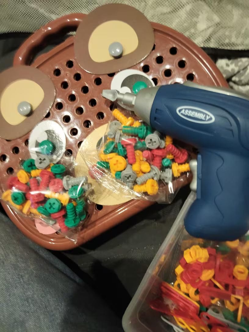 Customer photo review of Kinder Werkbank Spielzeug | Holz Werkzeug Set