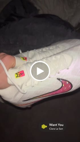 Avis vidéo d'un client sur Air Zoom Mercurial Superfly 9 AG x Marcus Rashford - Blanc/Rose/Jaune/Orange