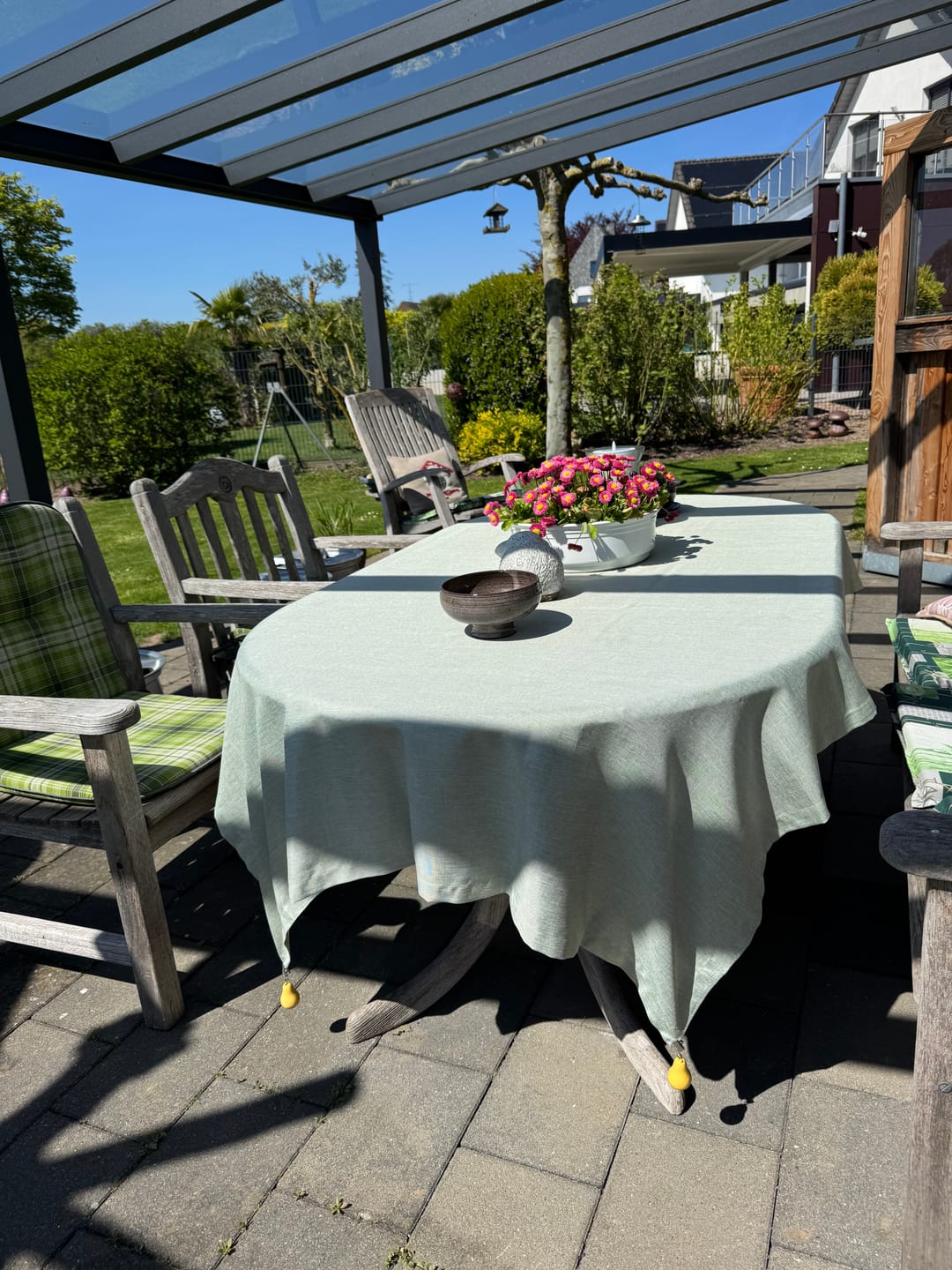 Customer photo review of Leinen Optik Tischdecke eckig hellgrün