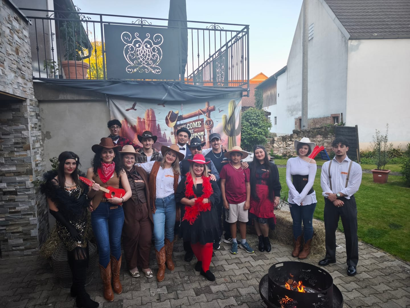 Customer photo review of Wild West Cowboy Murder Mystery Host Your Own Game Kit - Medium / 4 - 20 Players / German
