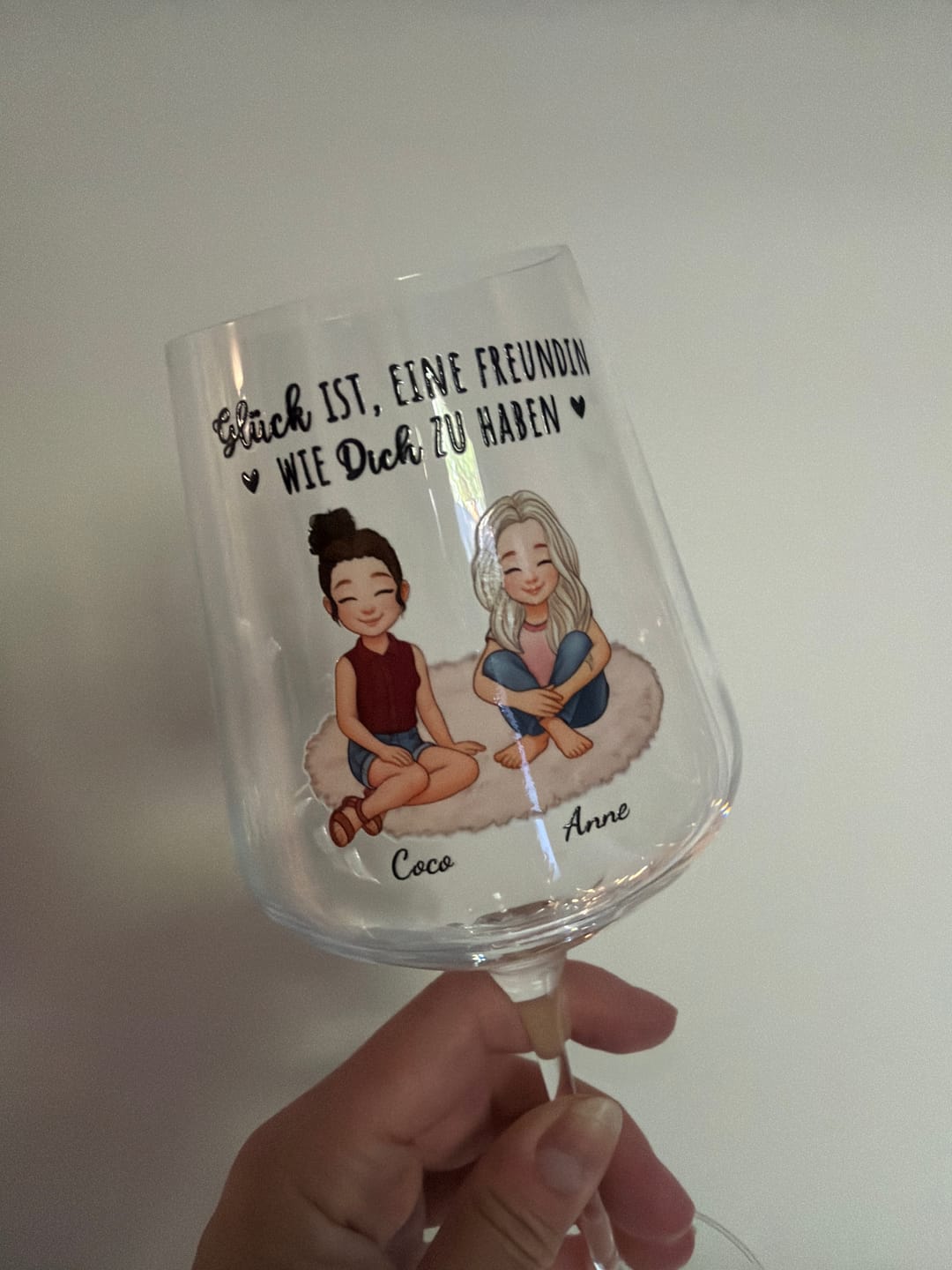 Customer photo review of Auf uns - Personalisiertes Weinglas für beste Freundinnen