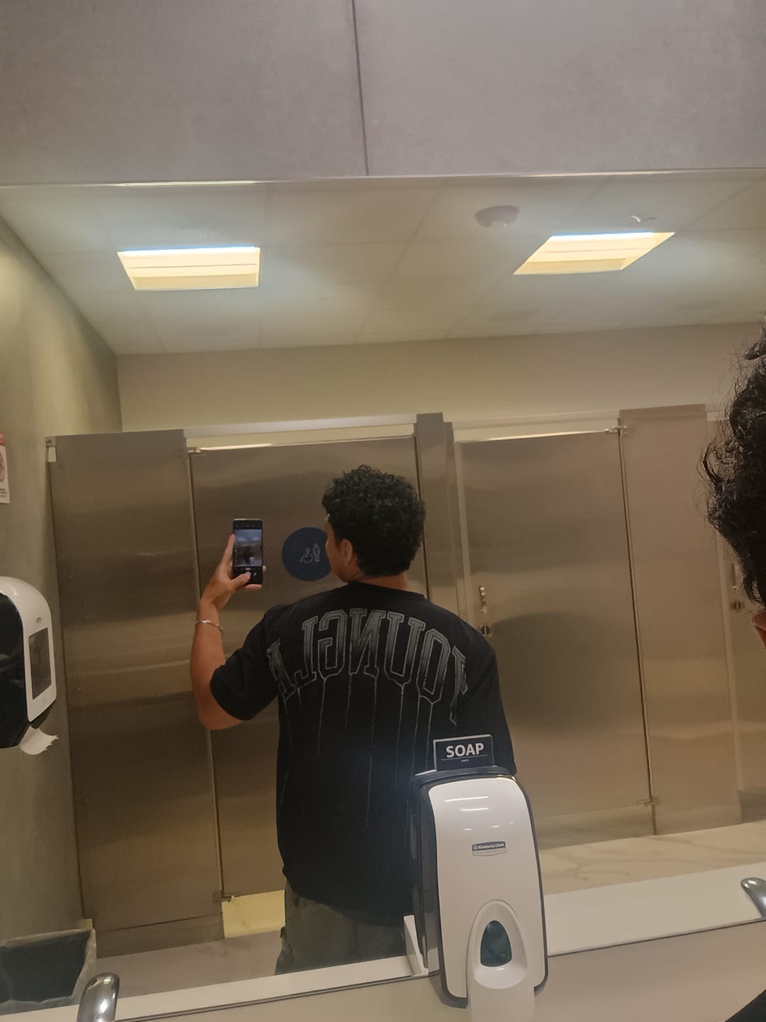 Customer photo review of W428 - Drip Oversized Tee
