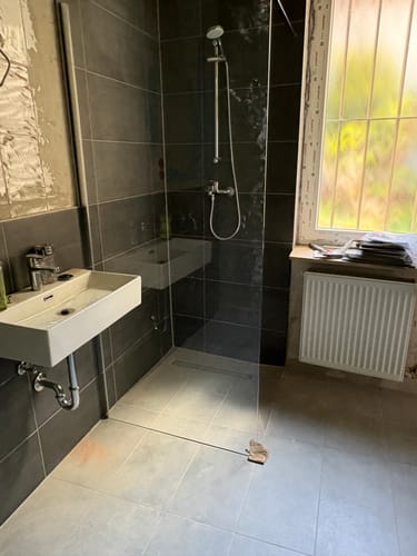 Customer photo review of SONNI Walk In/ Begehbare Dusche Duschabtrennung Duschwand Nano Klarglas Glasstärke 8mm Breite 70-120cm