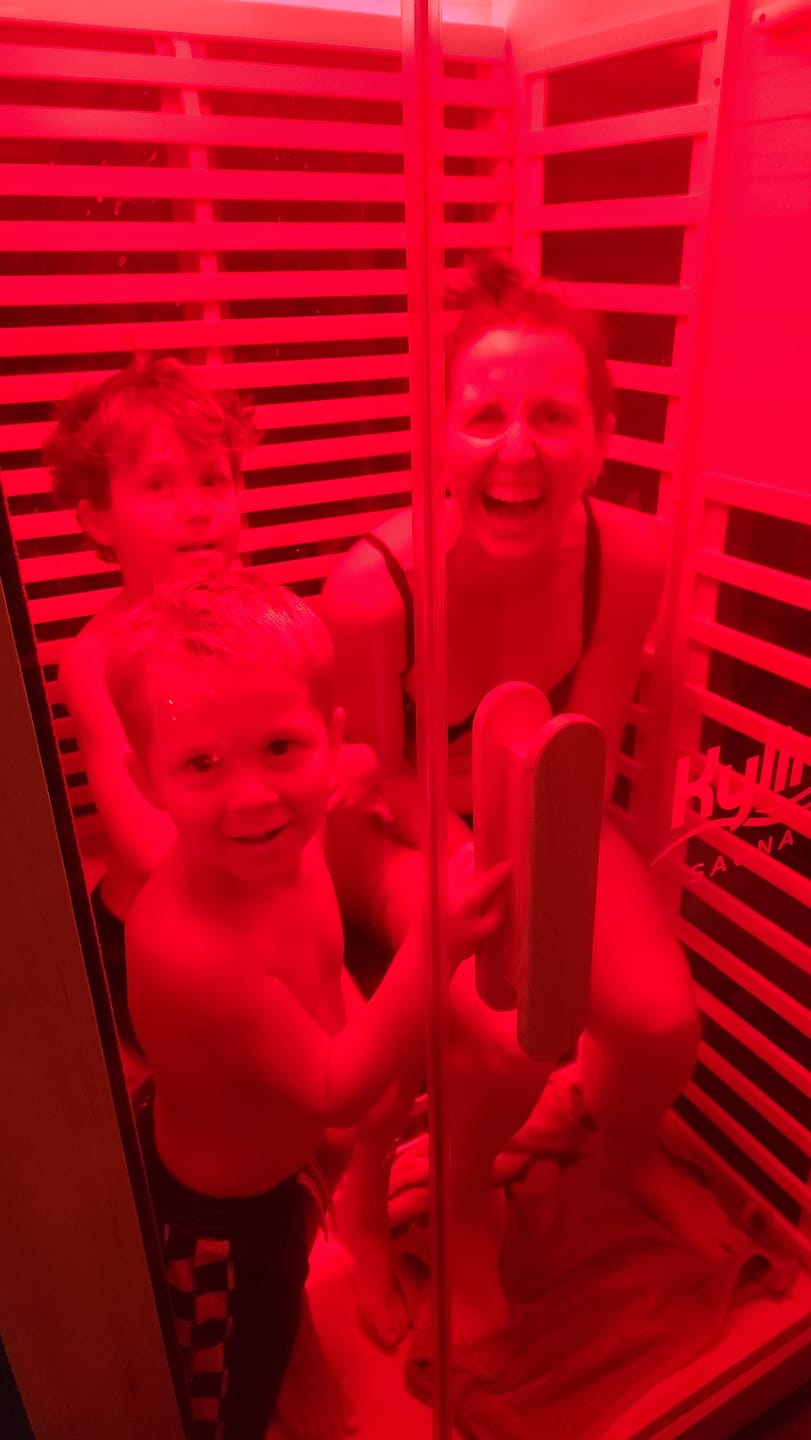 Customer photo review of Kylin Low EMF Carbon Infrared Sauna Room 1 Person H6101 (HL-200K)