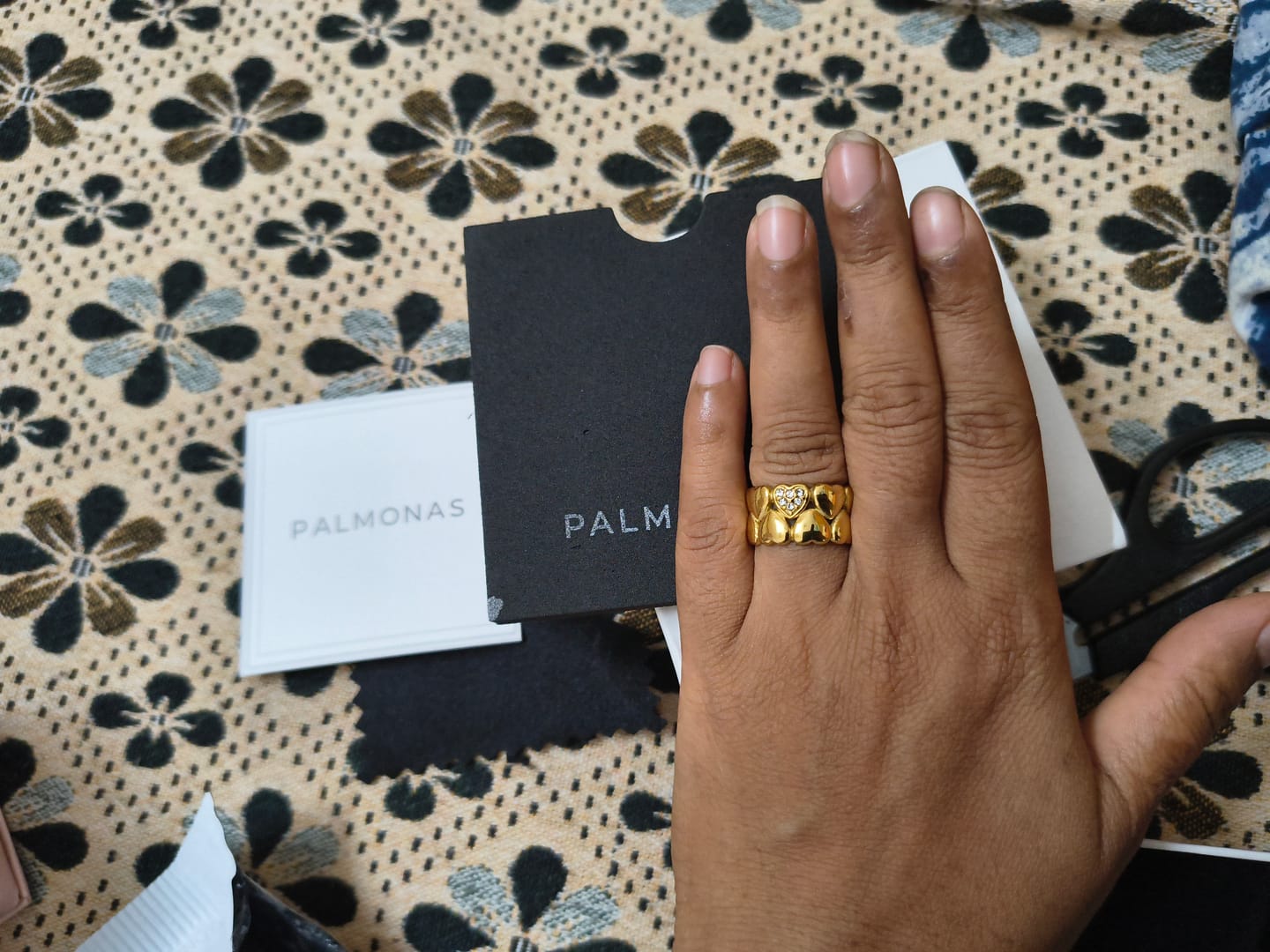 Customer photo review of Gold Hearts Band Ring