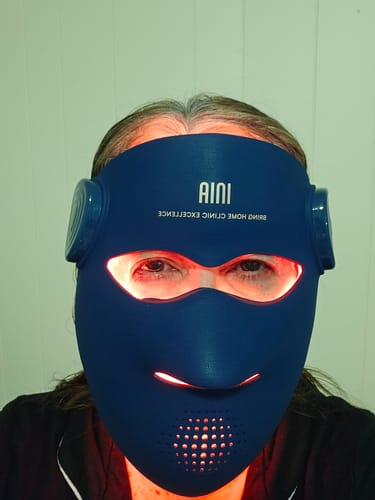 Customer photo review of INIA GLOW 4D 940nm Dual NIR Wireless LED Mask