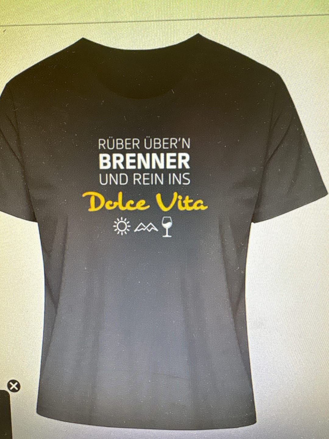 Customer photo review of Rein ins Dolce Vita – Unisex Premium Organic Shirt