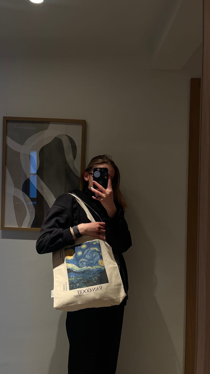 Customer photo review of Van Gogh "The Starry Night" - Tote Bag