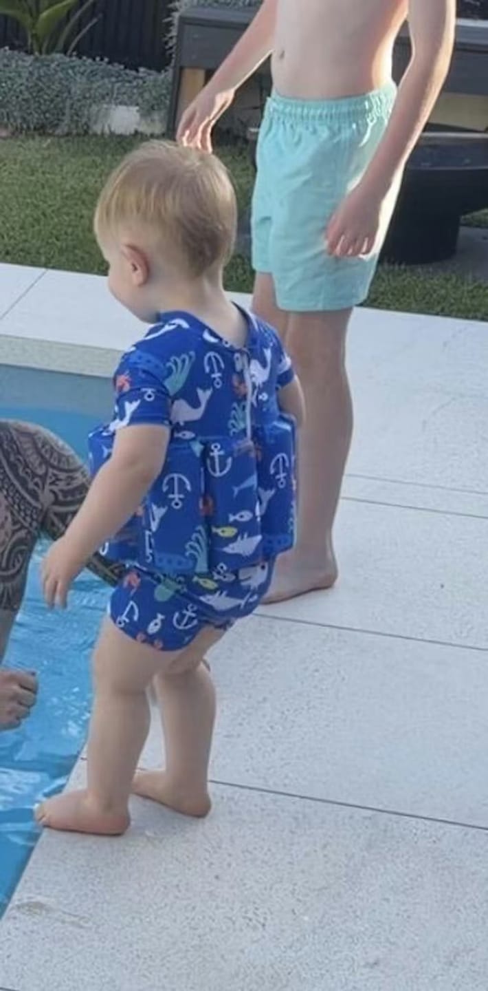 Customer photo review of Kinder Schwimmweste UV Schutz | Schwimmanzug mit Auftrieb
