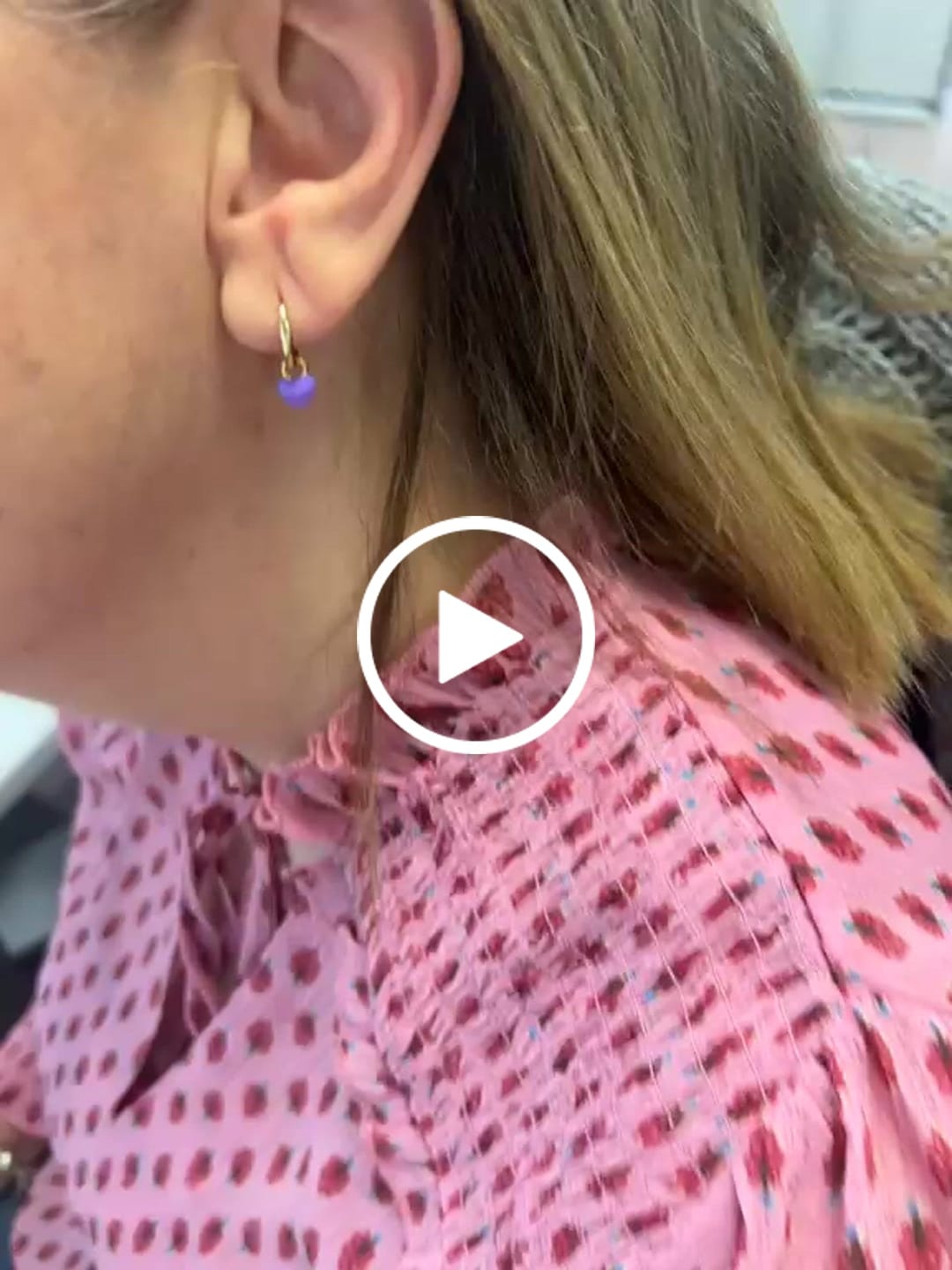 Customer video review of Pendientes Aros Corazón
