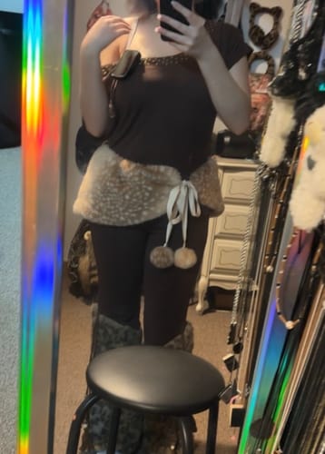 Customer layering the soft My True Form Fawn Fur Waistband over a brown outfit.