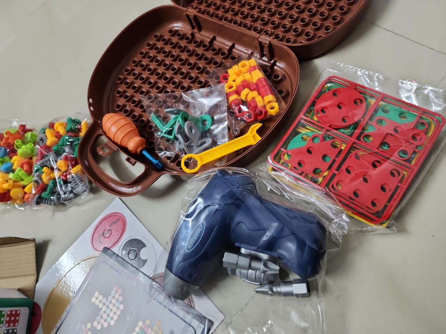Customer photo review of Kinder Werkbank Spielzeug | Holz Werkzeug Set