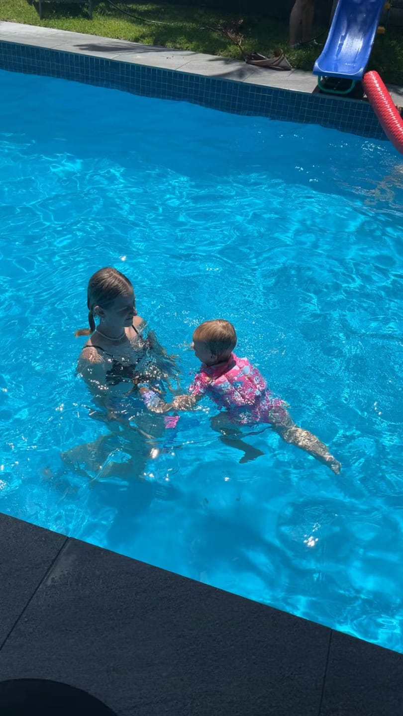 Customer photo review of Kinder Schwimmweste UV Schutz | Schwimmanzug mit Auftrieb