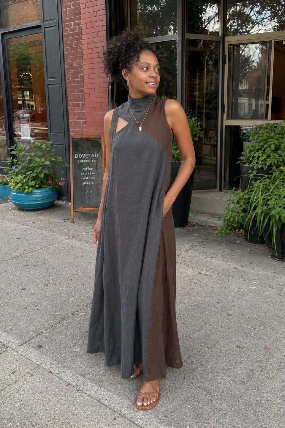 Customer photo review of Loose Sleeveless Asymmetric Contrast Color Pockets Split-Joint Mock Neck Maxi Dresses