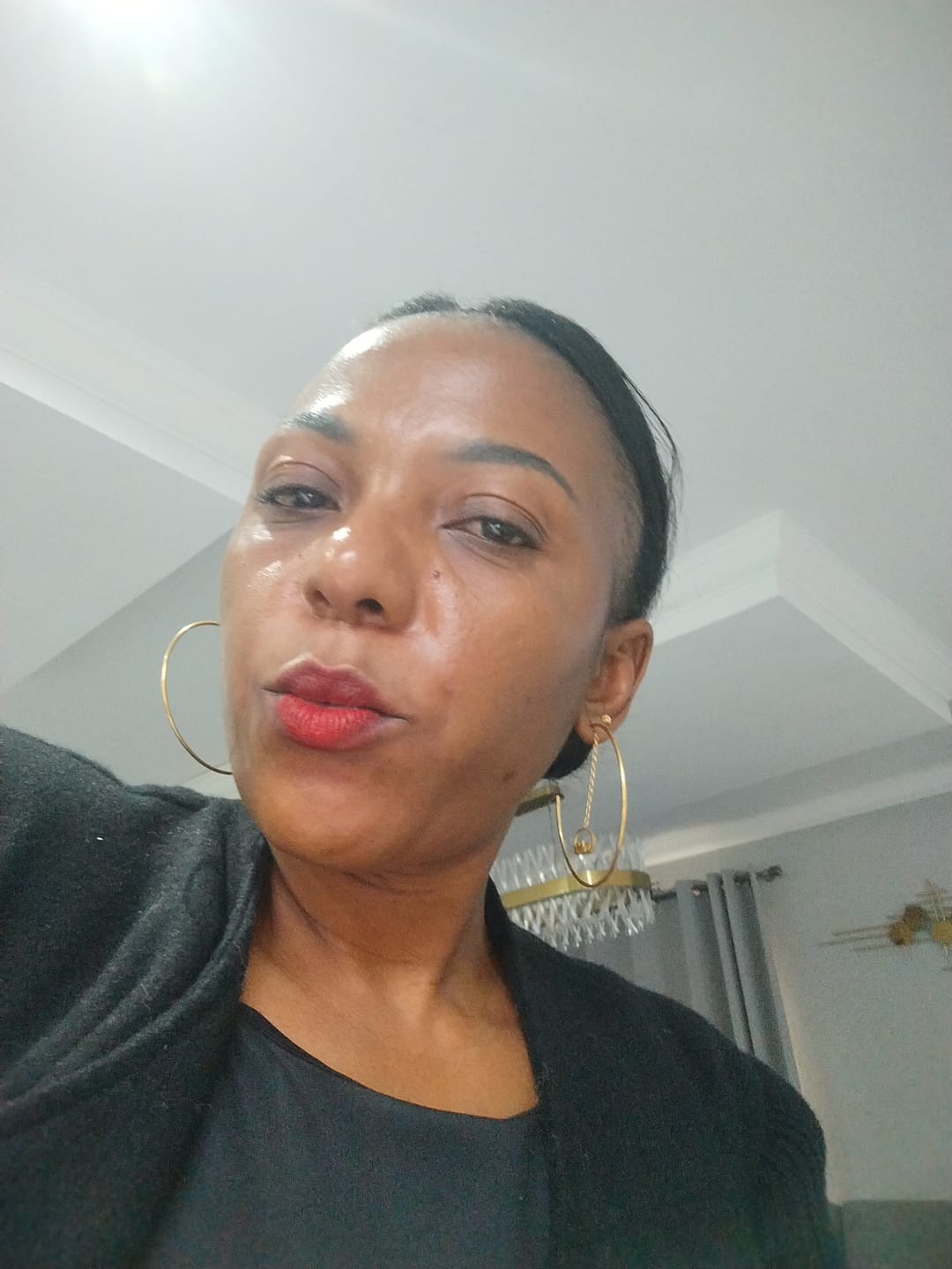 Customer photo review of Gold Era Drop Hoops