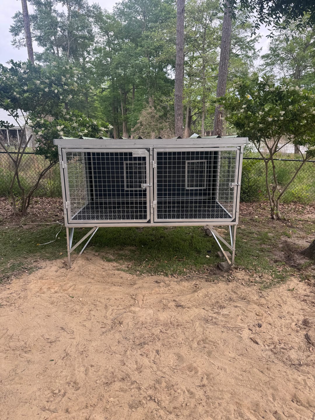 Customer photo review of Raised Safety Kennel