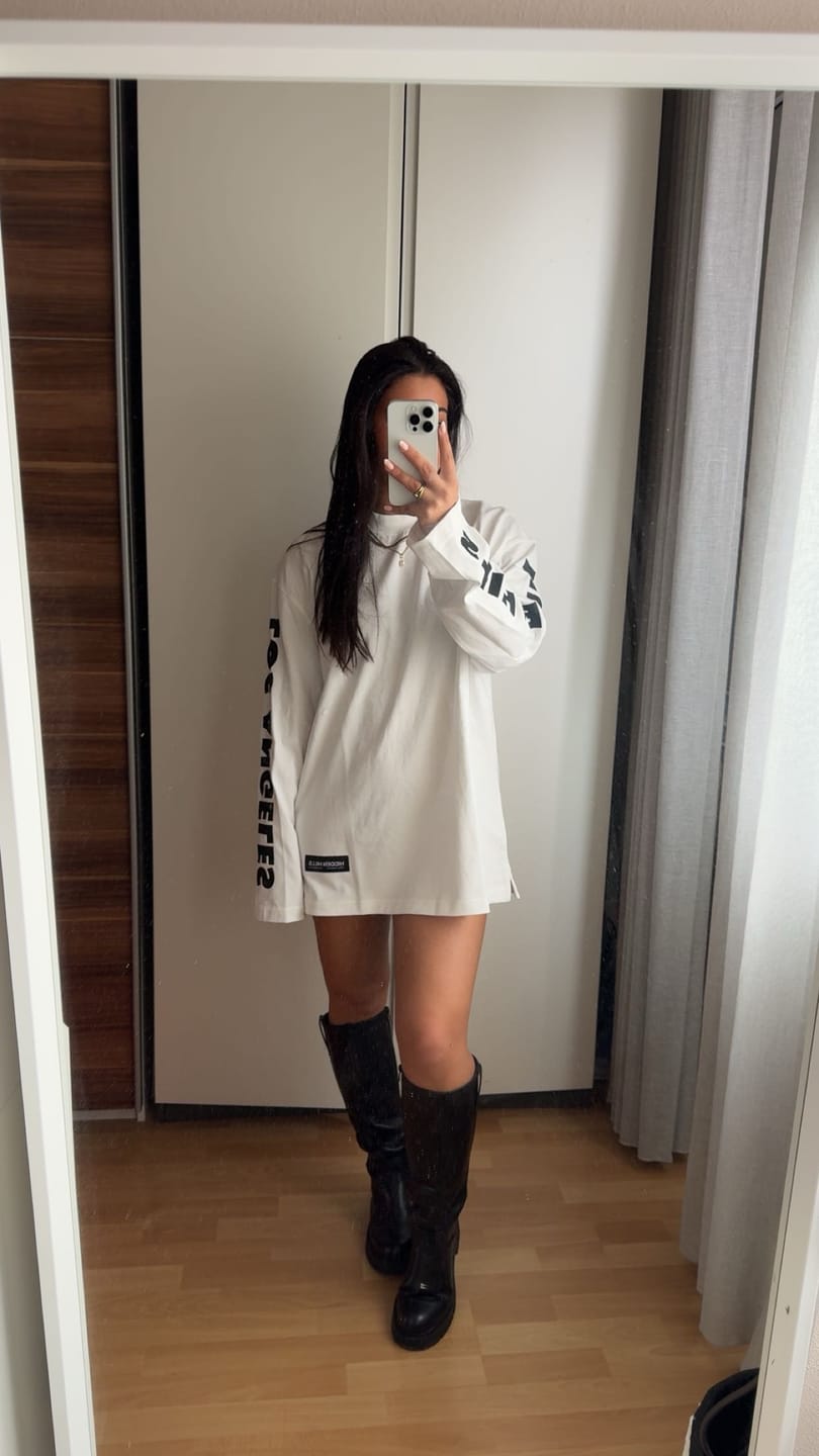 Customer photo review of LONGSLEEVE T-SHIRT WHITE