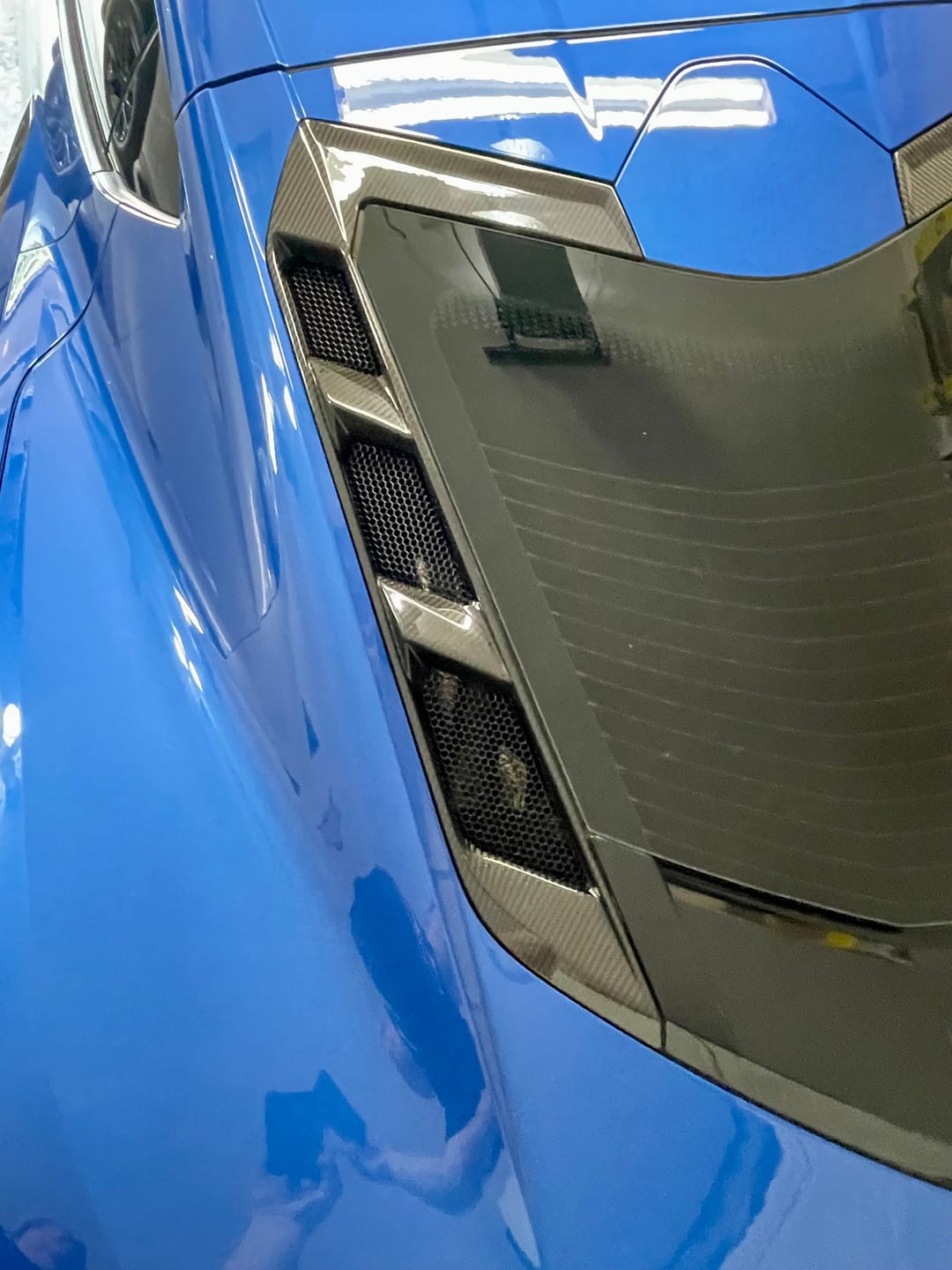 Customer photo review of Corvette C8 Coupe DRY CARBON FIBER Rear Hatch Vent