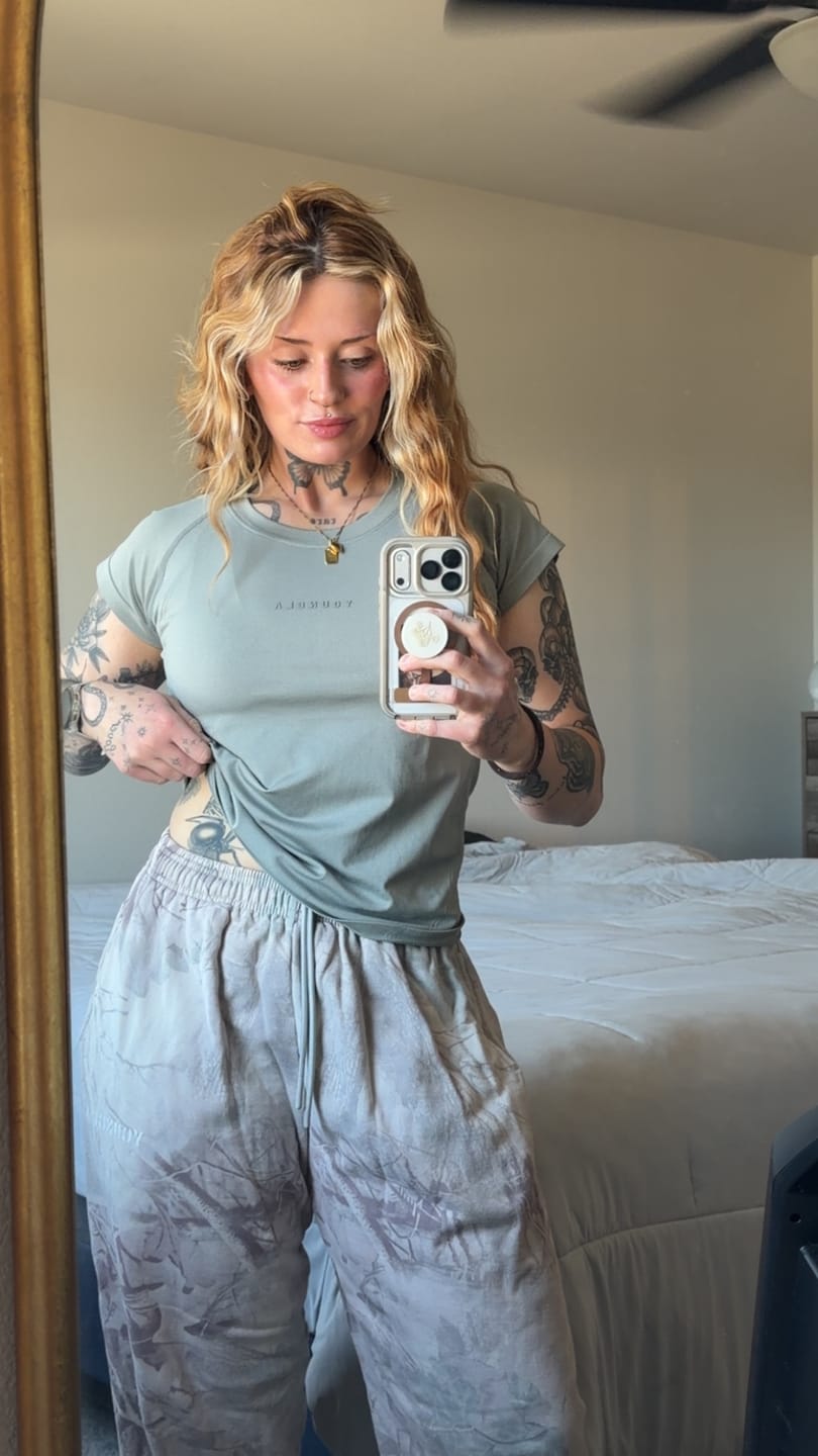 Customer photo review of W446 - Curve Seamless Compression Top - New Colors