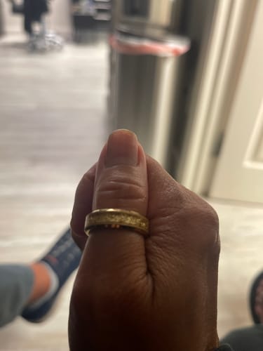 Close-up of the textured gold Aureum ring on a reviewer's hand.