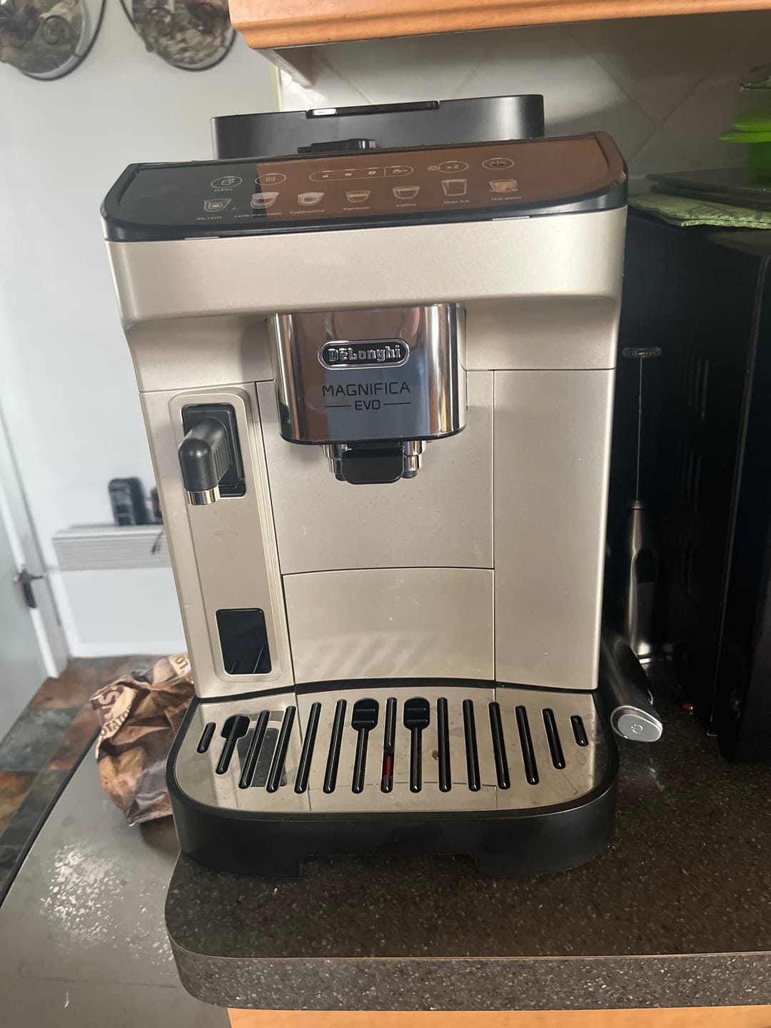Customer photo review of DeLonghi - Magnifica EVO (ECAM29084SB)