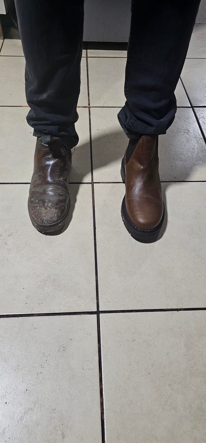 Customer photo review of Botín Hombre Boston Moca