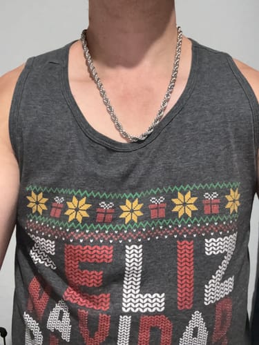 Customer wearing the thick, shiny 8mm Rope Chain over a grey tank top.