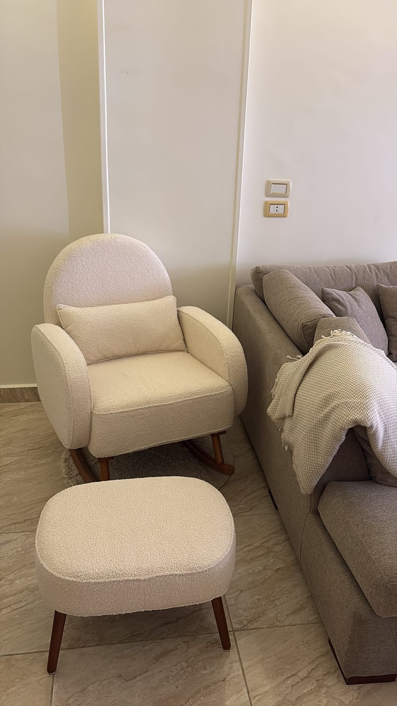 Customer photo review of Mommi Nursing Chair