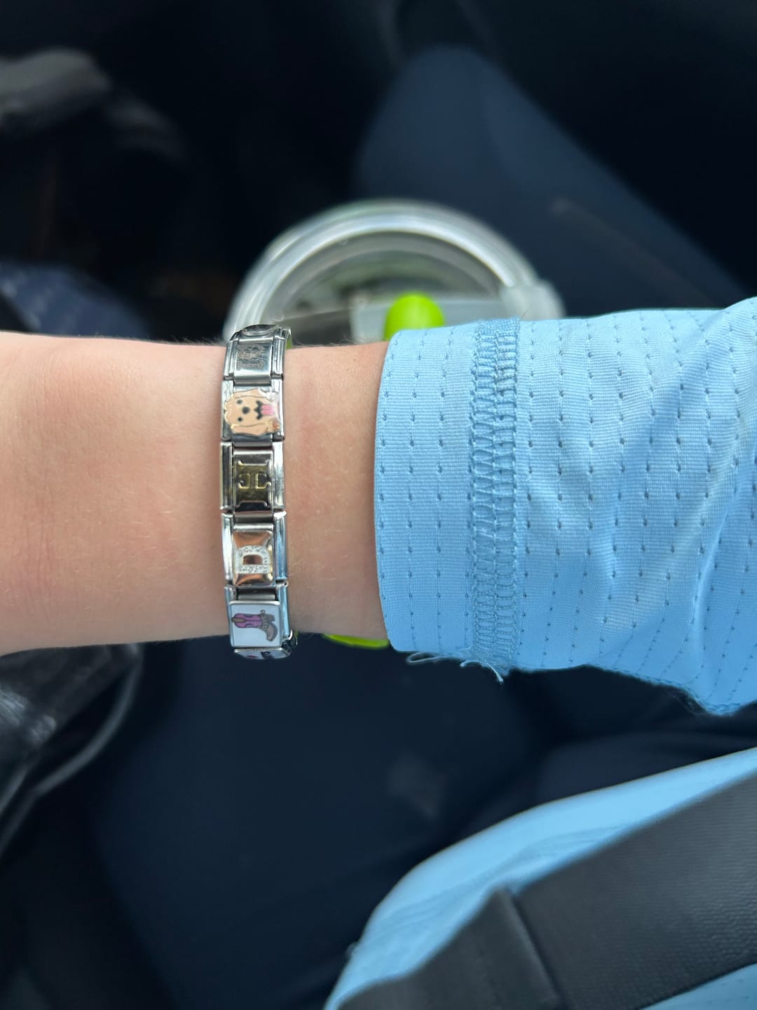 Customer photo review of Charm Inicial Dorada