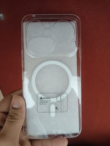 A reviewer's hand holding the new Anti Yellow Magsafe Clear Transparent Case.