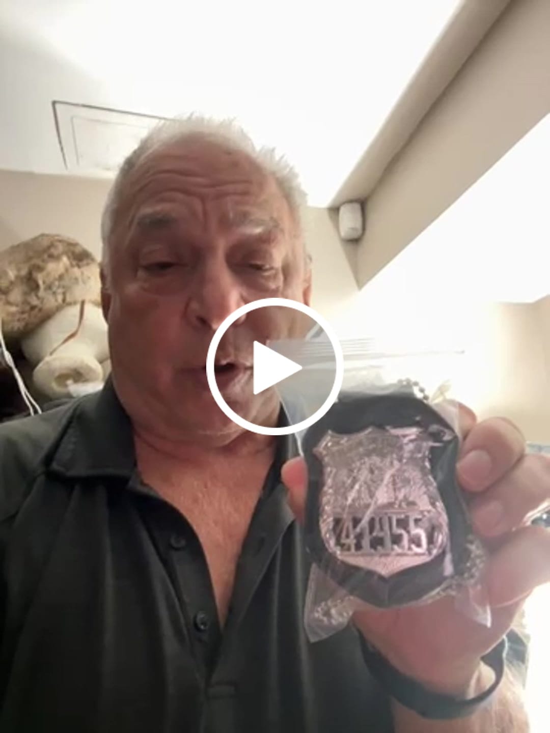Customer video review of Customizable Badge BA03