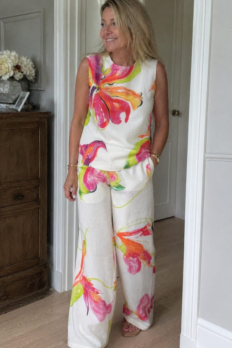 Customer photo review of Loose Sleeveless Contrast Color Flower Print Round-Neck Tank