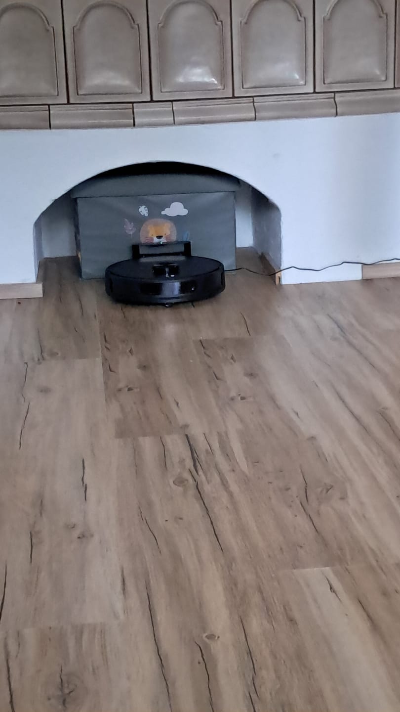 Customer photo review of Saugroboter V8 Pro – vollautomatische Reinigung mit Wischfunktion, LiDAR-Navigation und App-Steuerung für mühelose Sauberkeit