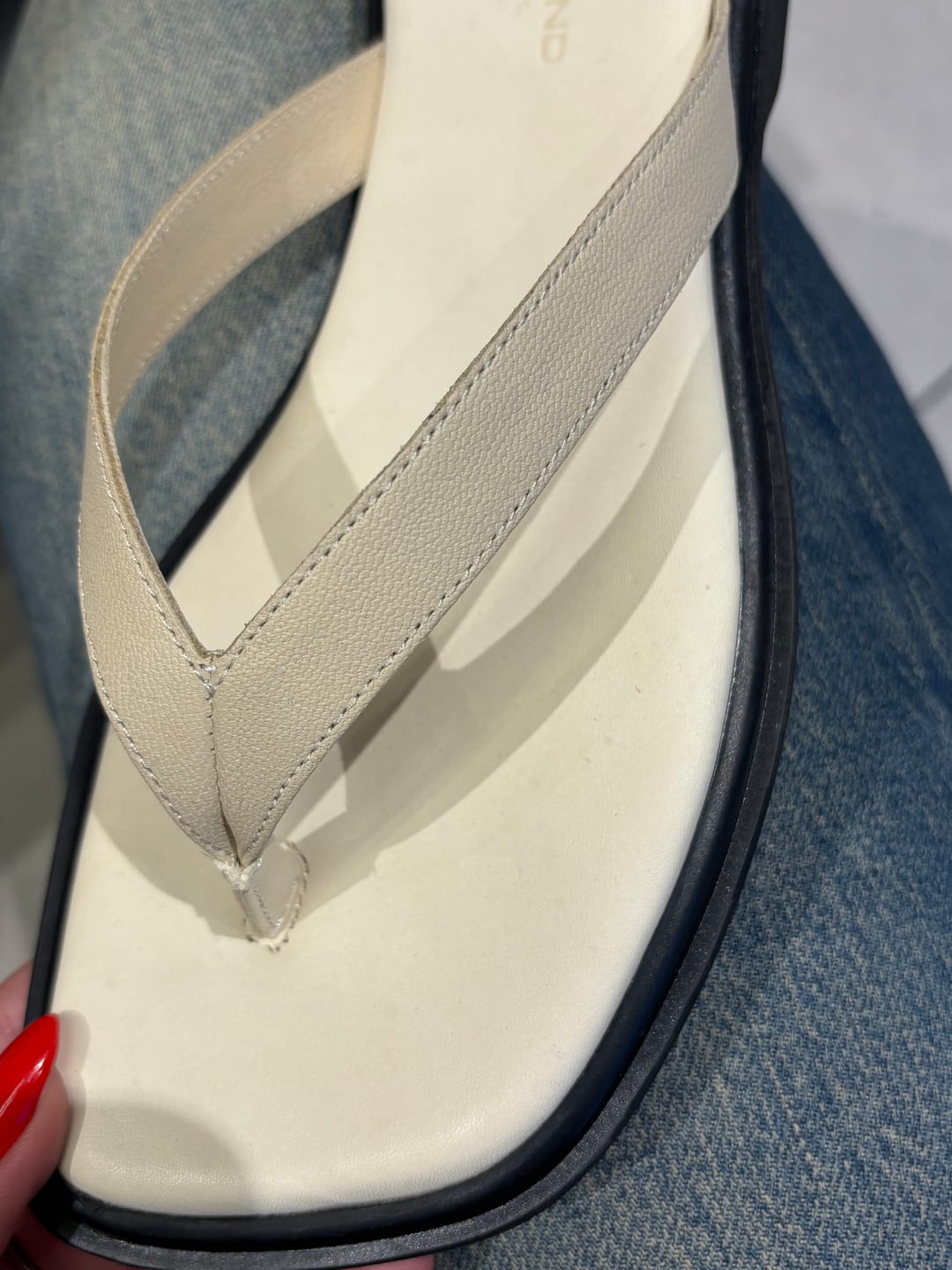 Customer photo review of כפכפי אצבע לנשים Izzy