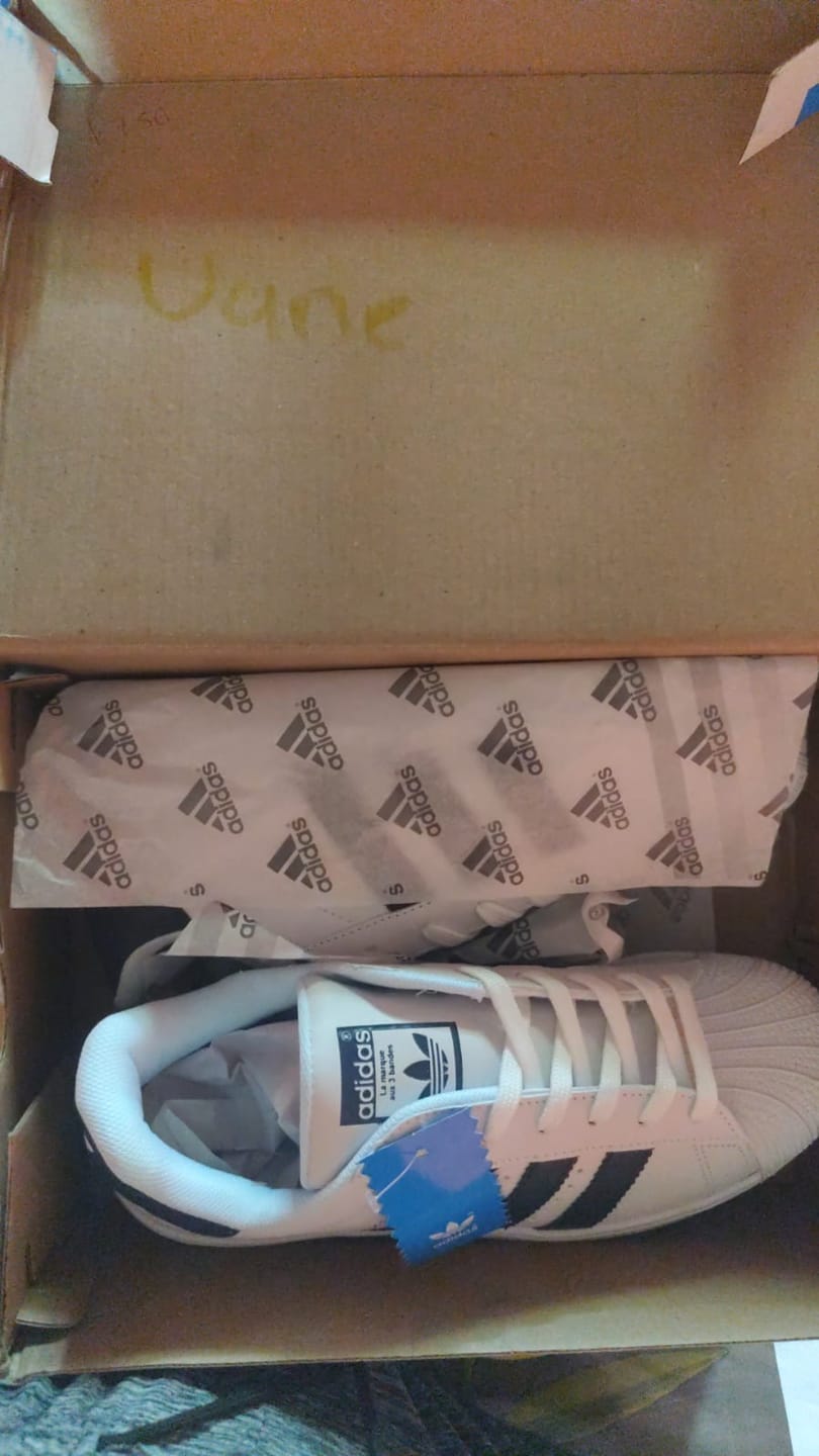Customer photo review of Tenis Concha Blanco Marino